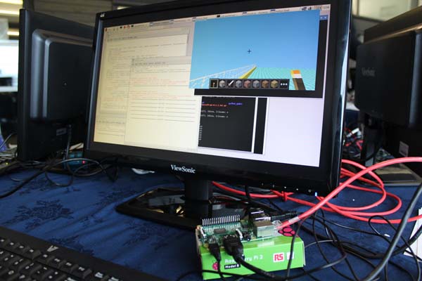 Raspberrypi and minecraft.Link:http://www.raspberrypi-spy.co.uk/wp-content/uploads/2015/06/digimakers_04-1024x683.jpg 